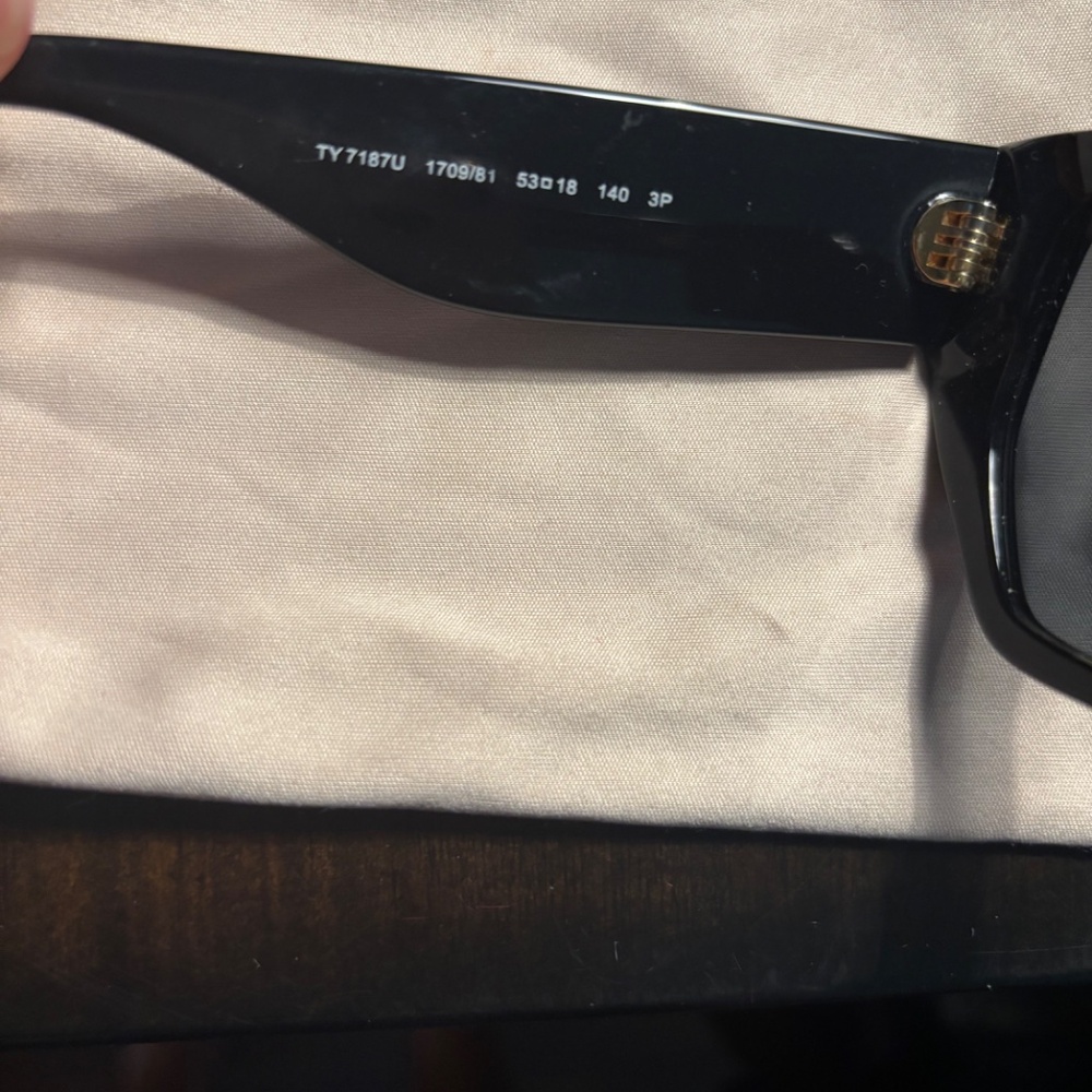 Tory Burch Cat eye polarized sunglasses - Picture 5 of 5